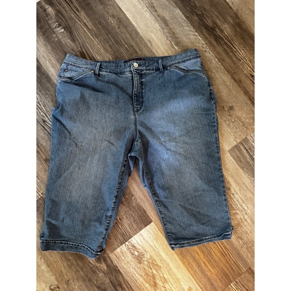 Gloria Vanderbilt Denim Capri Shorts‎ Comfort Fit Plus Size 18W - Picture 1 of 3